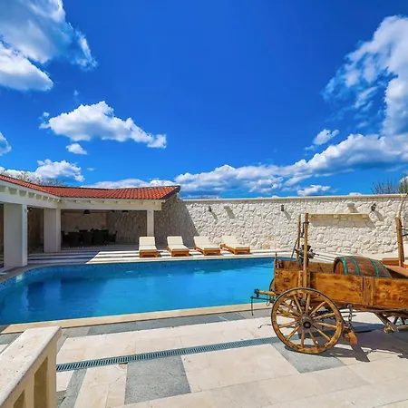 Vranjic Sleeps 8 With Pool Air Con And Wifi Βίλα Σπλιτ