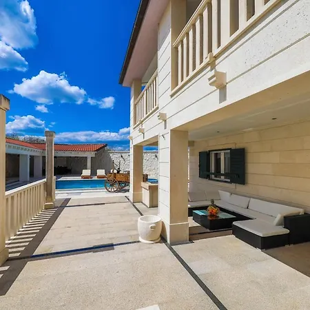Vranjic Sleeps 8 With Pool Air Con And Wifi Σπλιτ