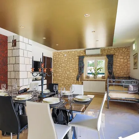 Vranjic Sleeps 8 With Pool Air Con And Wifi Βίλα
