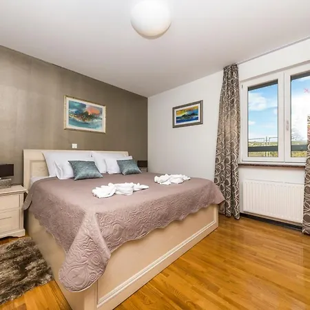 Vranjic Sleeps 8 With Pool Air Con And Wifi Βίλα